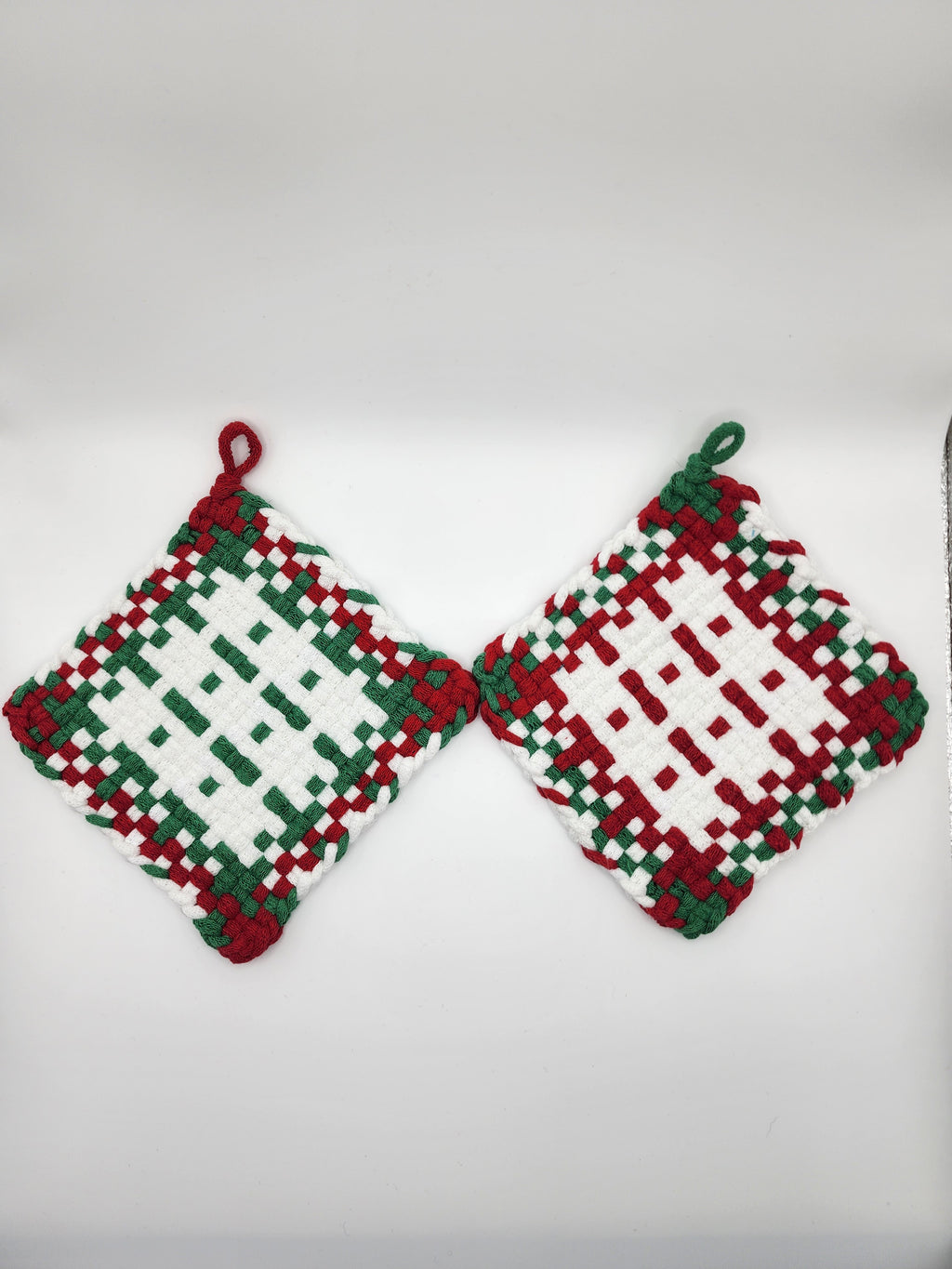 Potholder Pair - White Christmas Pattern