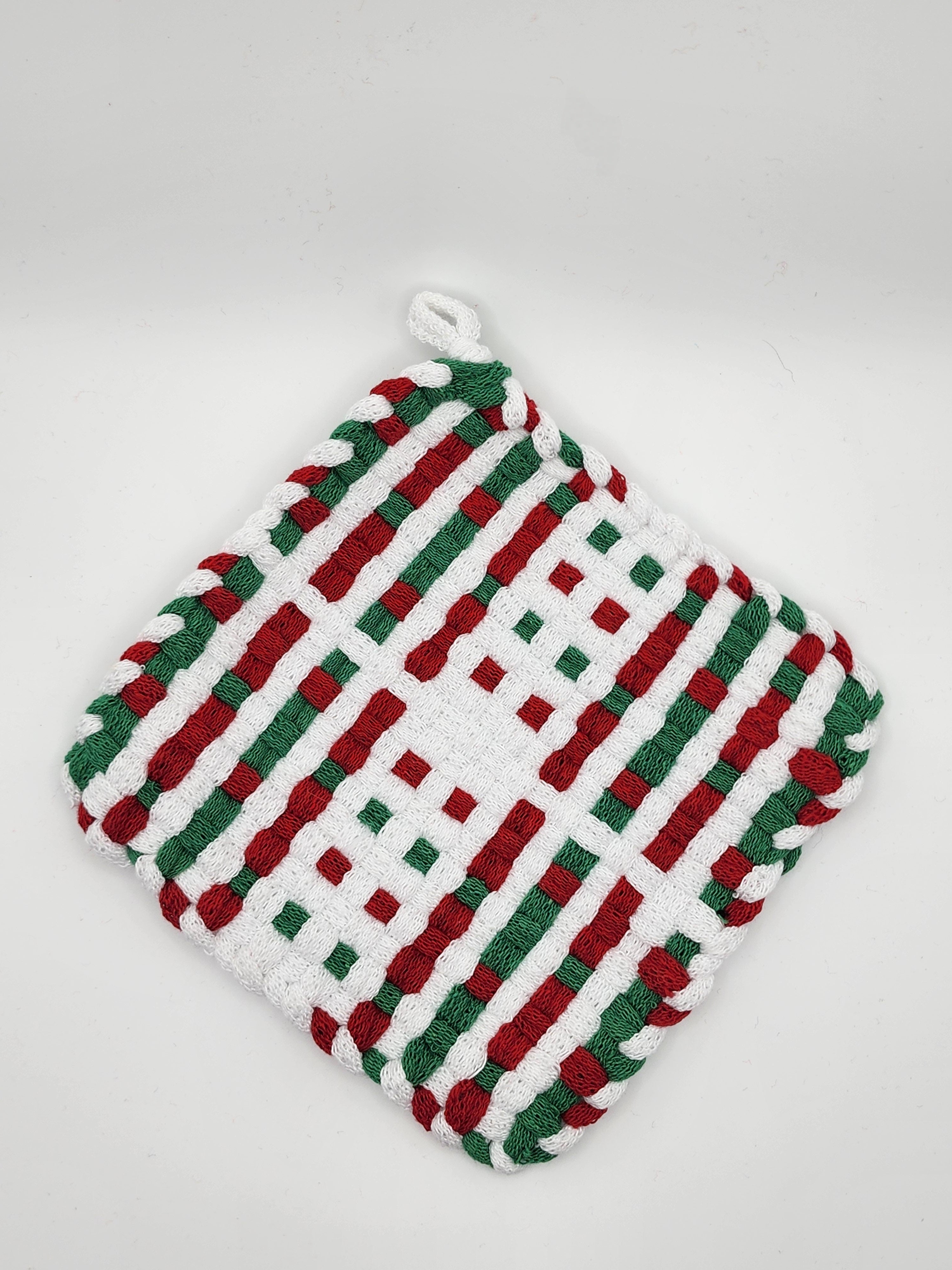 Potholder Pair - Walking in the Winter Snow Pattern in Red and Green