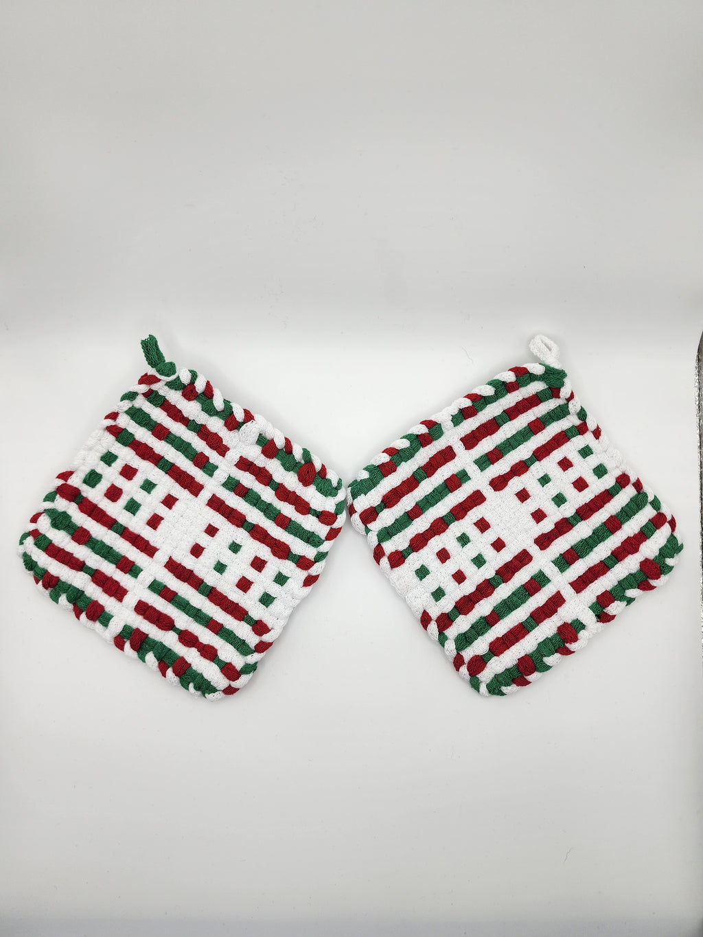 Potholder Pair - Walking in the Winter Snow Pattern in Red and Green