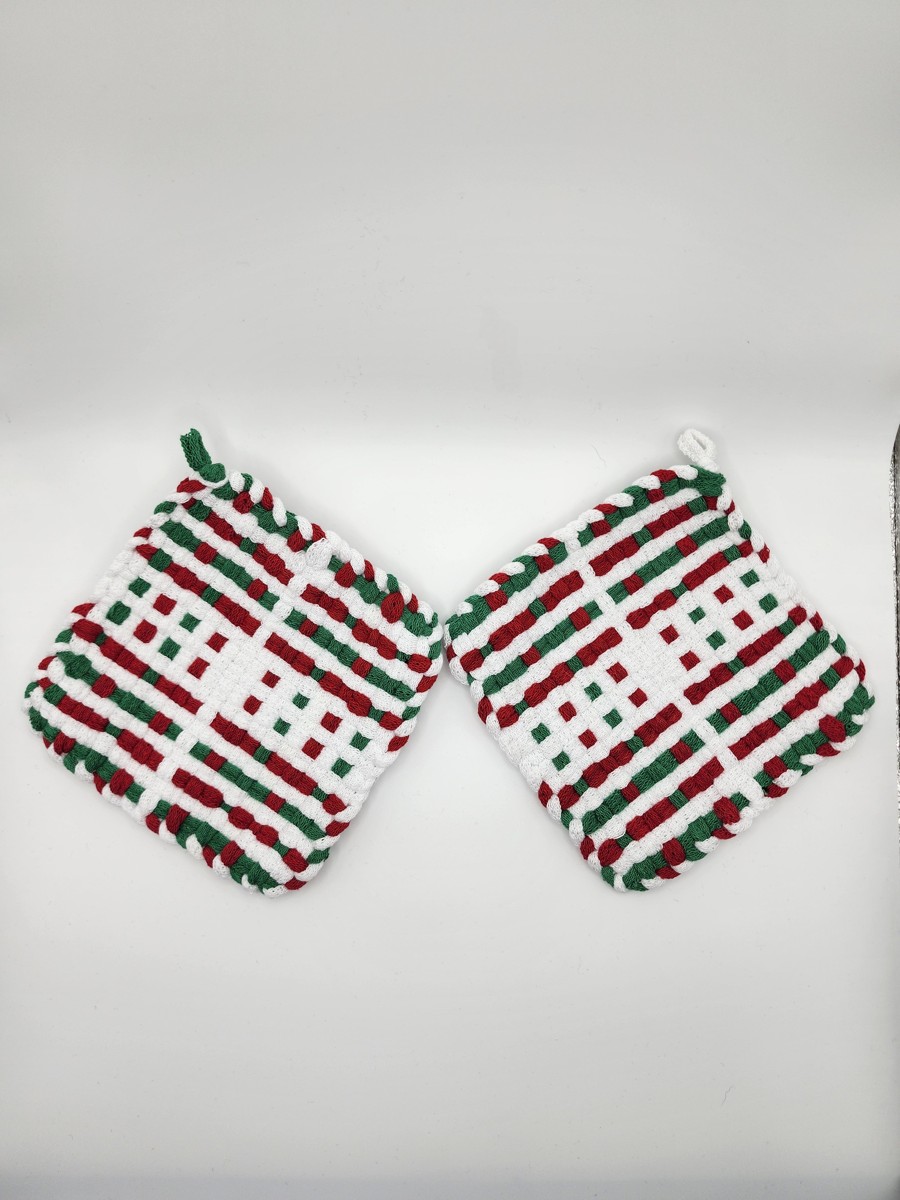 Potholder Pair - Walking in the Winter Snow Pattern in Red and Green